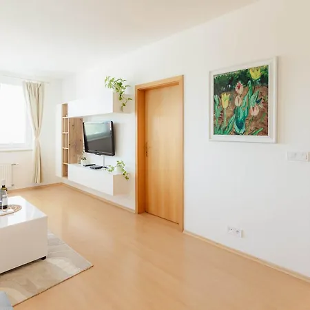 Apartment Karlovka With Balcony